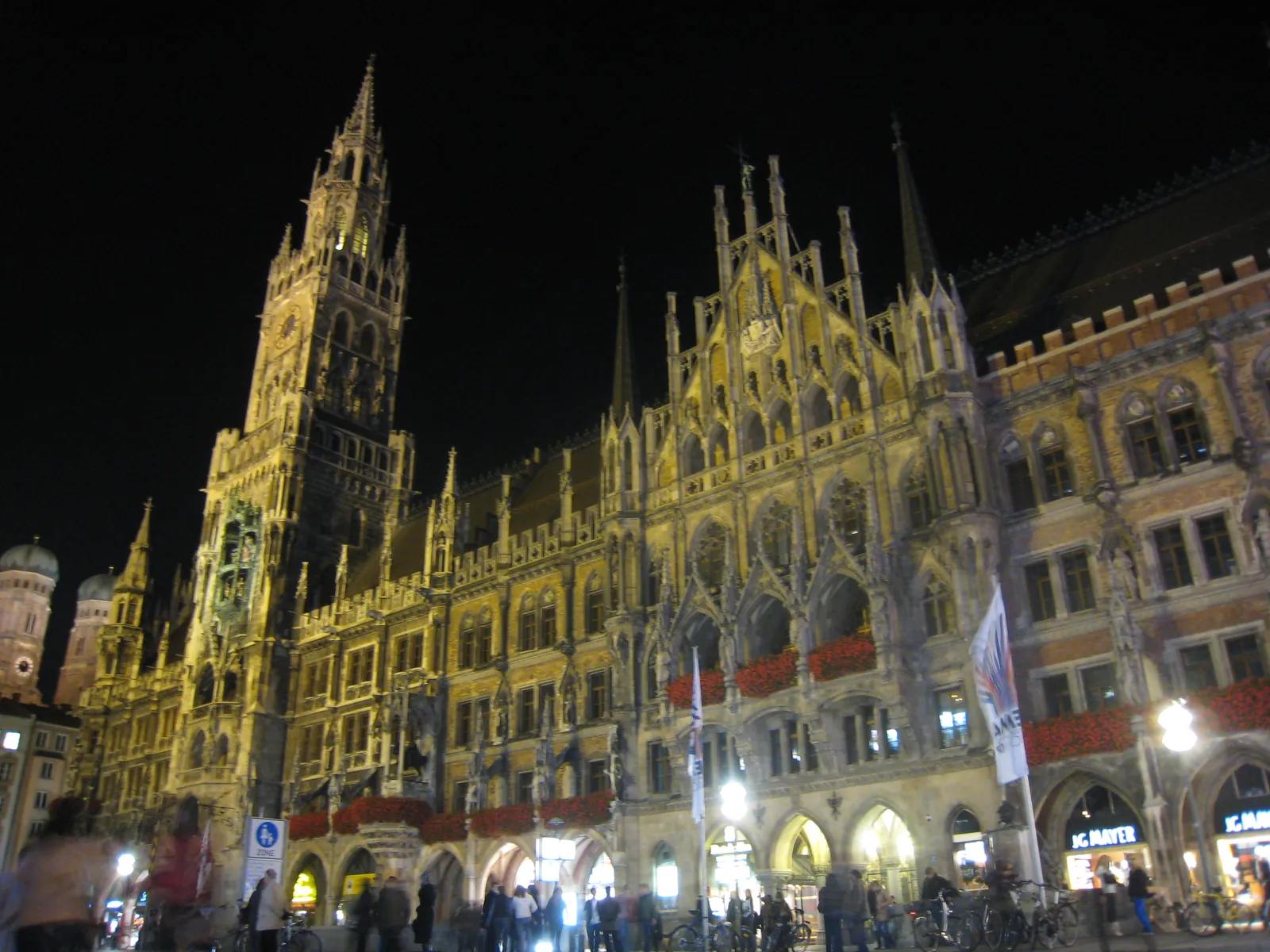 Marienplatz mit Neuem Rathaus in München